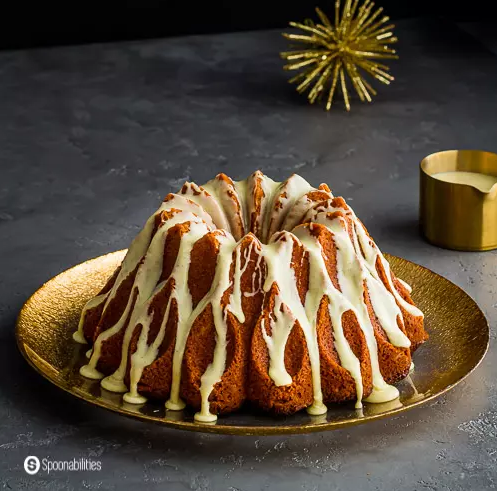 The Perfect Cake Bundt Pan - Hammacher Schlemmer