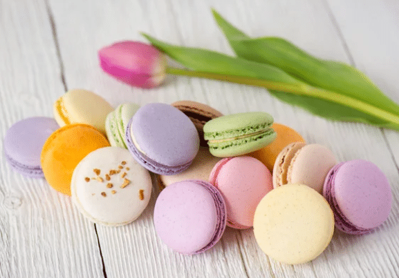 Colourful Macarons with Food Colouring