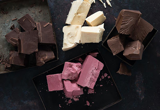 The four type of chocolate: dark, white, milk, and ruby! Les quatre types de chocolat : noir, blanc, lait et rubis!