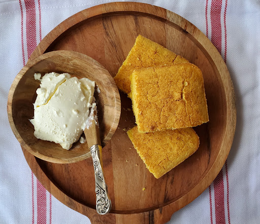 Projara avec Kajmak et tartinade de fromage