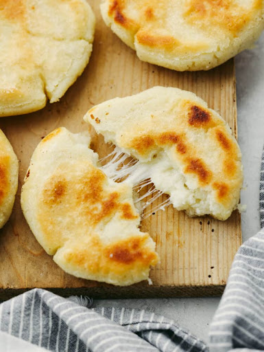 Arepas chauds au fromage