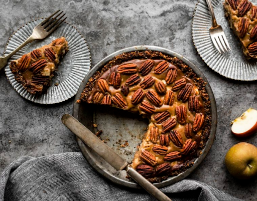 Caramelized pecan and apple pie