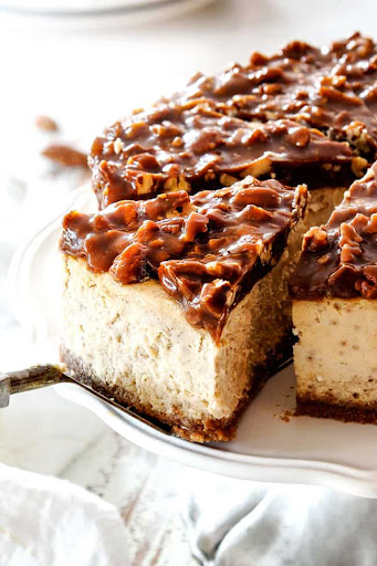 Duo of cheesecake and pecan pie