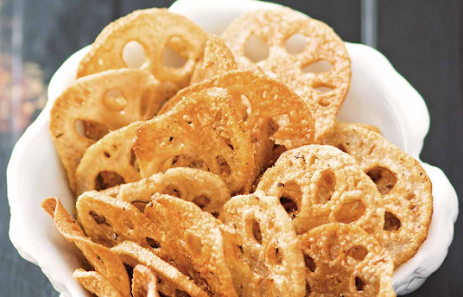 The holes in the lotus root makes it facy chips (Leite’s Culinaria)