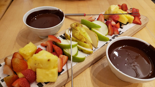 Various fruits dipped in dark chocolate sauce (Juliette & chocolat)