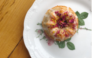 Rose and pistachio mini bundt cake (Audacieuse Vanille)