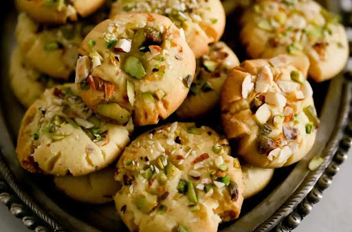 Nankhatai can be considered an exotic option among Christmas shortbread cookies!